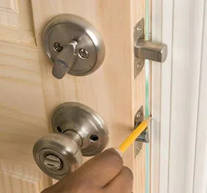 Community Locksmith Store Fountain Valley, CA 714-923-1184 - unlock-door